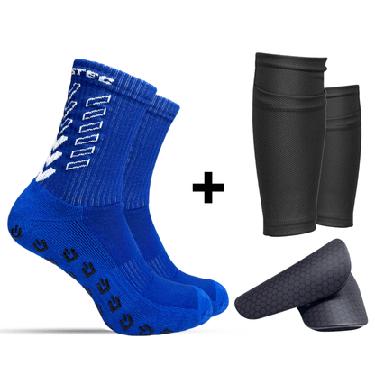 Prostec voetbal accessoires set: blauwe gripsokken, zwarte scheenbeschermer sleeves en zwarte mini scheenbeschermers